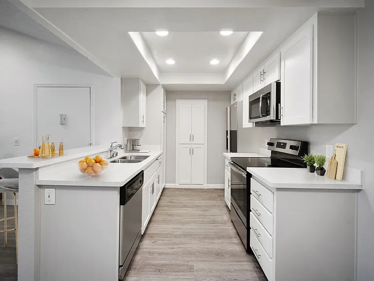 River Oaks Apartments — Photo 7