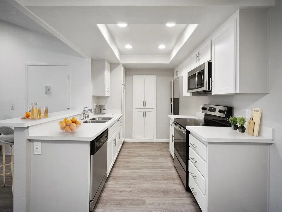 River Oaks Apartments