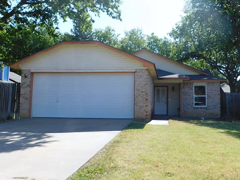 404 Pace Dr — Photo 4