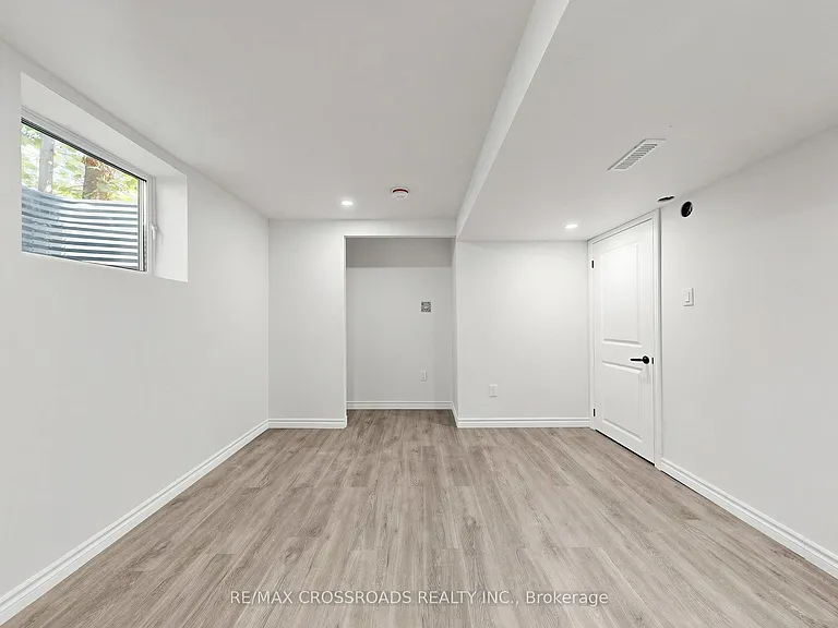 1496 Simcoe St N — Photo 28