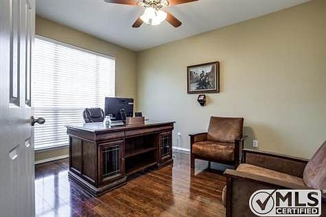 4th image of 626 Oak Creek Dr
