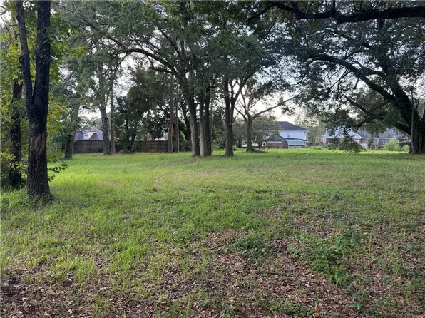 7241 Grelot Rd, Mobile, AL 36695