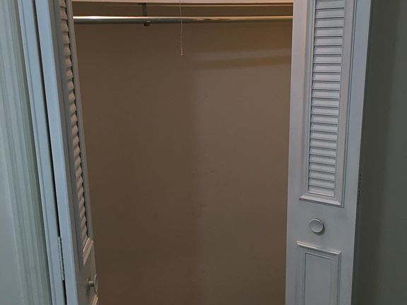 2nd image of 306 Fleetwood Dr APT 2