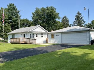 W1316 Greenview Rd, Genoa City, WI 53128