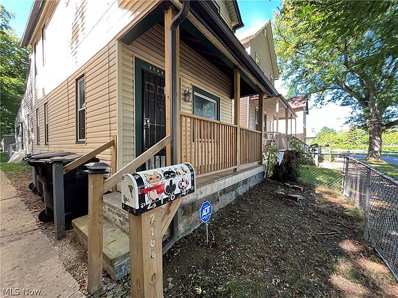 4th image of 2164 W 45th St