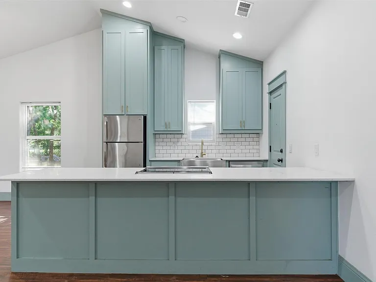 1731 W Elm St — Photo 19