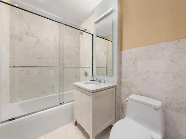 300 East 55th Street image 16 of 20