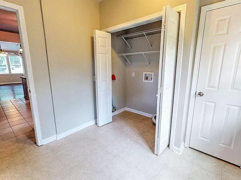 1122 Benton St — Photo 18