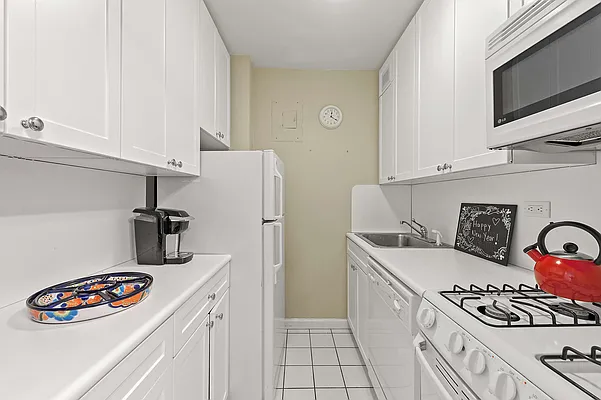 Rented by Compass | media 19