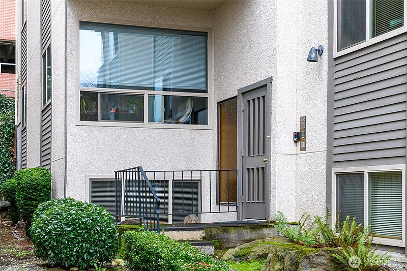 3rd image of 2318 Yale Avenue E