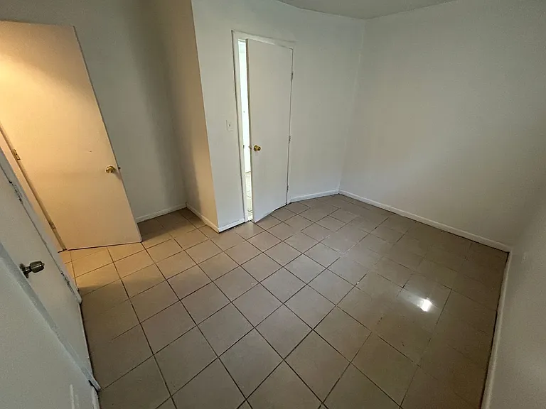 1220 Marengo Ave — Photo 3