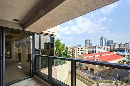 4th image of 200 Harbor Dr Unit 702