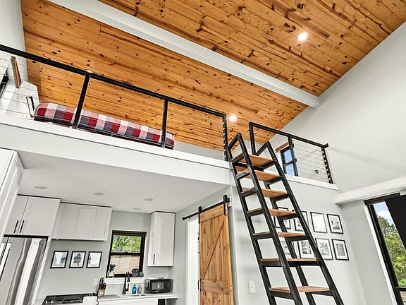3rd image of 5045 Vista Ct