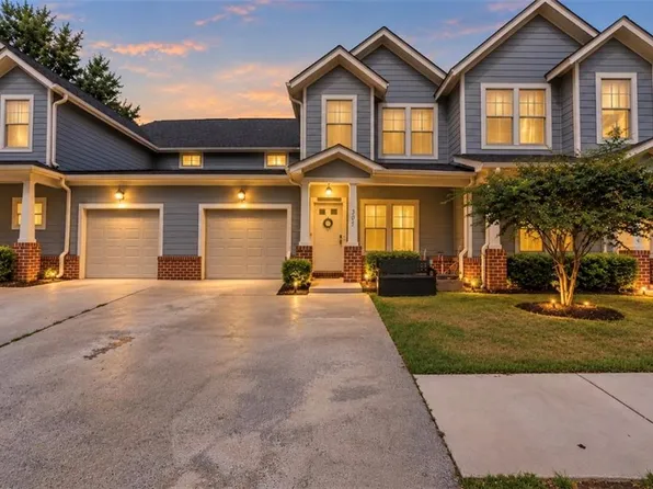 200 Seasons Cir #305, Suffolk, VA 23434