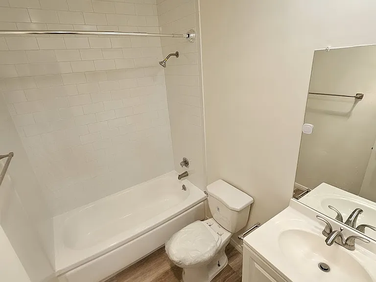 11032 Moorpark St #A15 — Photo 11