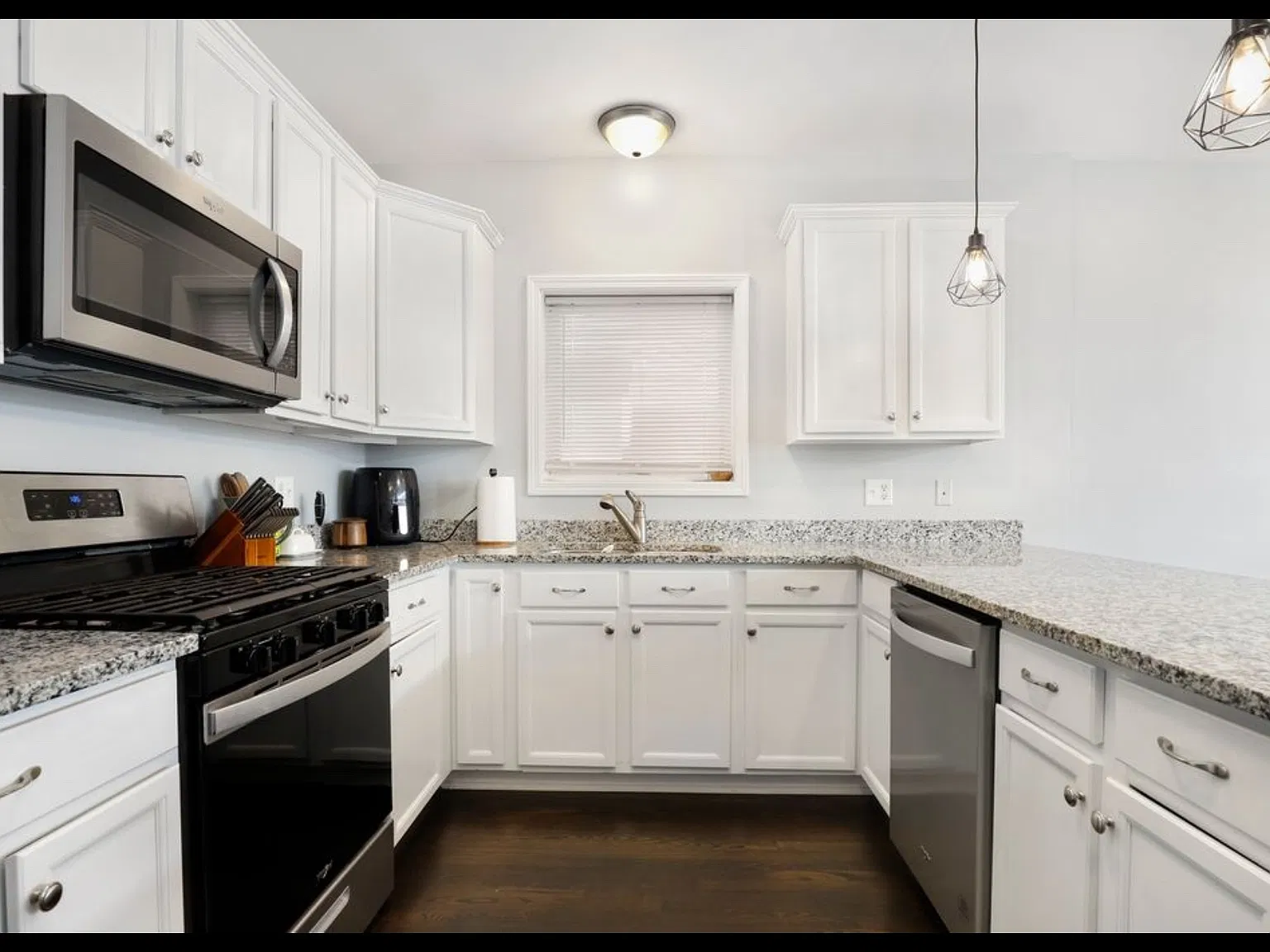 2 bed, 1200 sqft, $2,400 — Photo 4