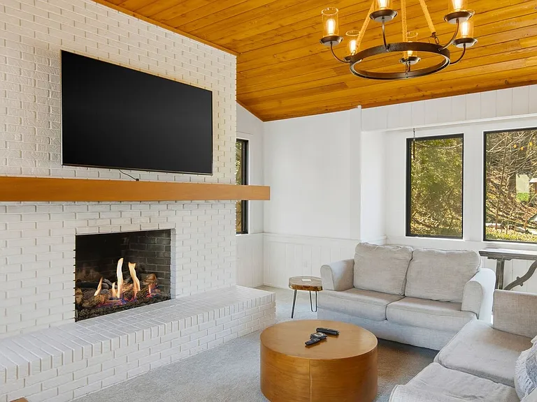 7320 Peninsula Dr — Photo 1