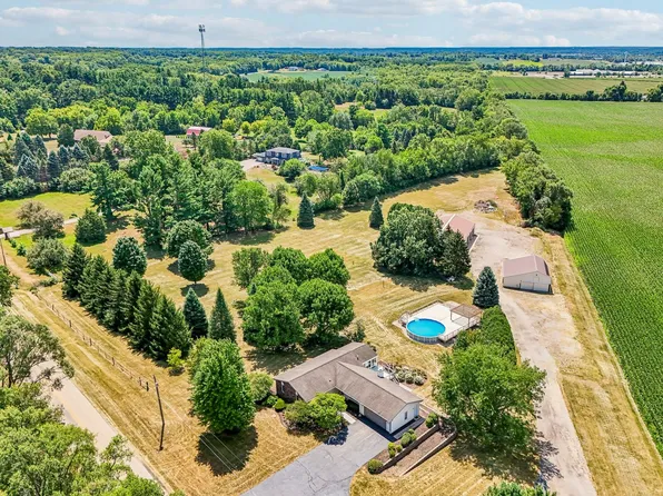 6797 Manchester Rd, South Beloit, IL 61080