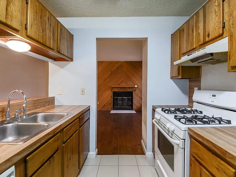 4407 Limewood Ct #B — Photo 12
