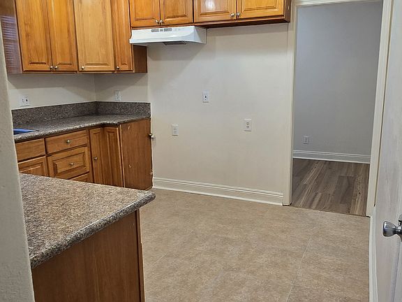 3rd image of 1034 W 109th Pl APT 1