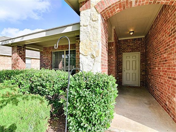 2nd image of 240 Commonwealth Cir