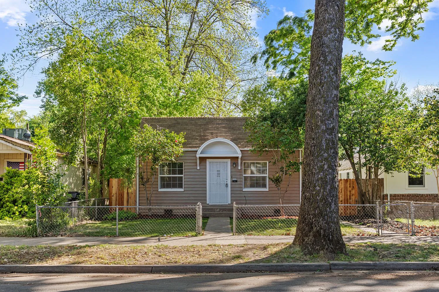 3132 B St photo 1