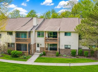 10244 Nancys Blvd, Grosse Ile, MI 48138