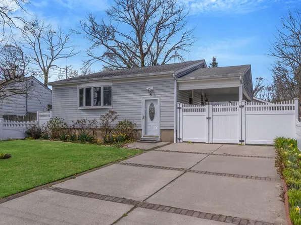 7 Healy Street, Huntington, NY 11743