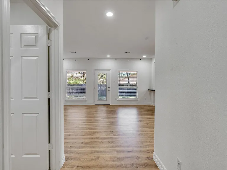 206 Doncaster St — Photo 7