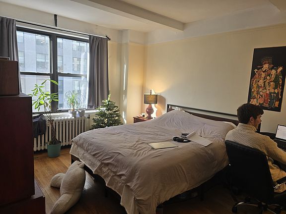 2nd image of 455 W 34th St #11SA