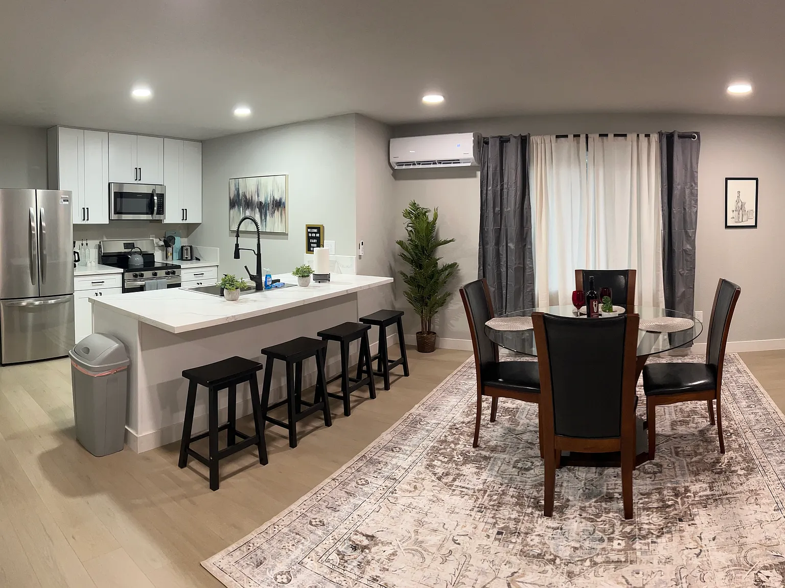 3 bed, 1300 sqft, $2,985 — Photo 1