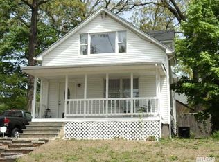 62 Wyman Ave, Huntington Station, NY 11746