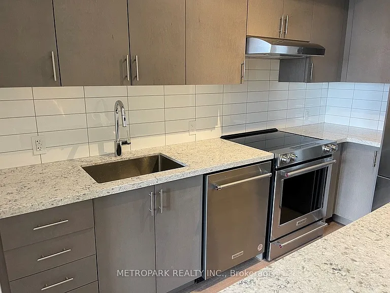 9000 Jane St #1506 — Photo 9