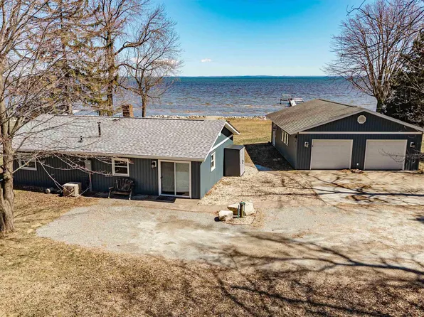 3714 County Rd S, Little Suamico, WI 54141
