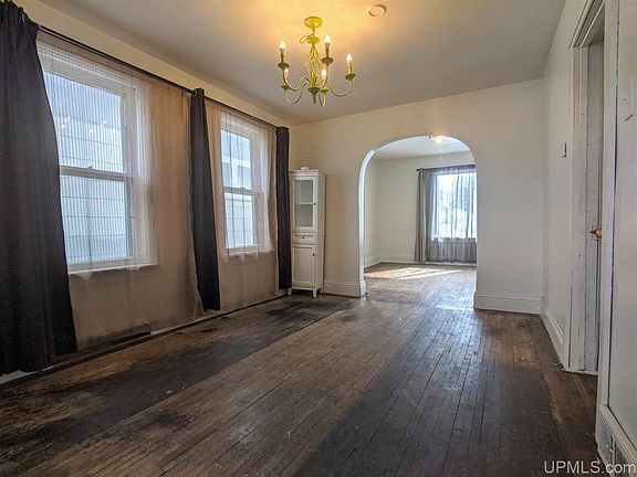 4th image of 325 Berkshire Ave