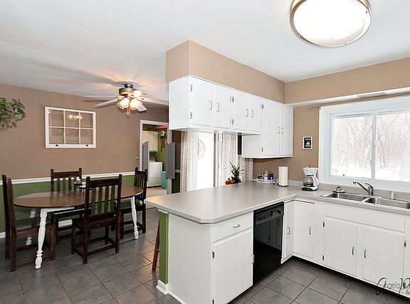 2nd image of 1113 N Oakwood Dr