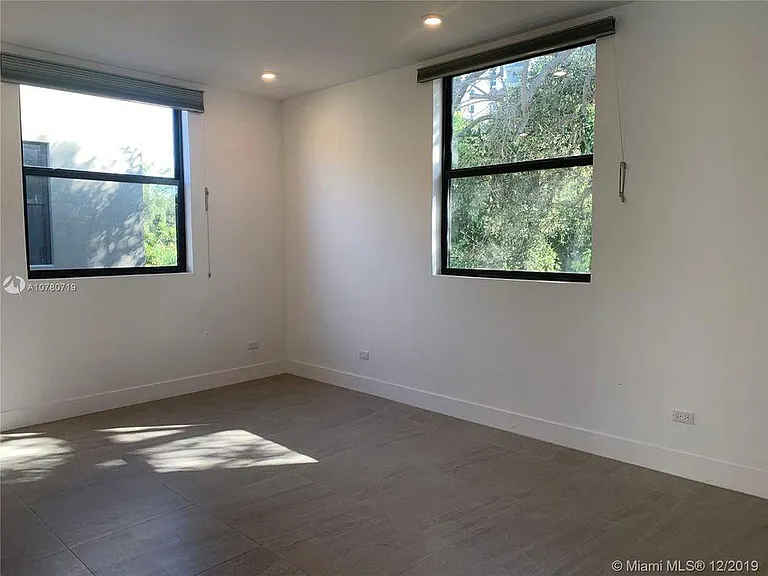 2942 SW 27th Ter — Photo 39