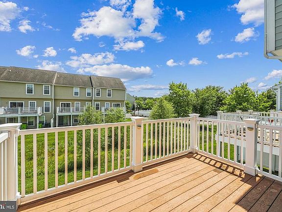 4th image of 24 Pier Point Dr