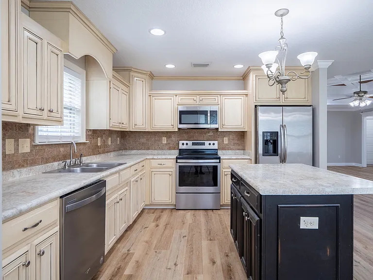 4251 Shadow Garden Dr — Photo 17