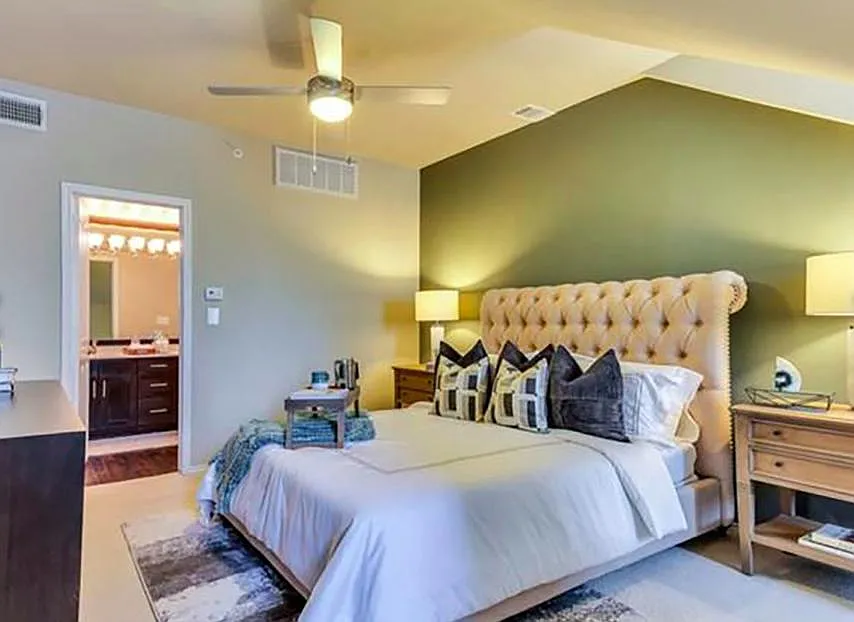 2 bed, 1143 sqft, $2,270 — Photo 3
