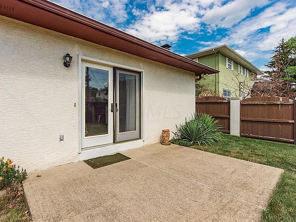 4th image of 2203 E Maplewood Dr