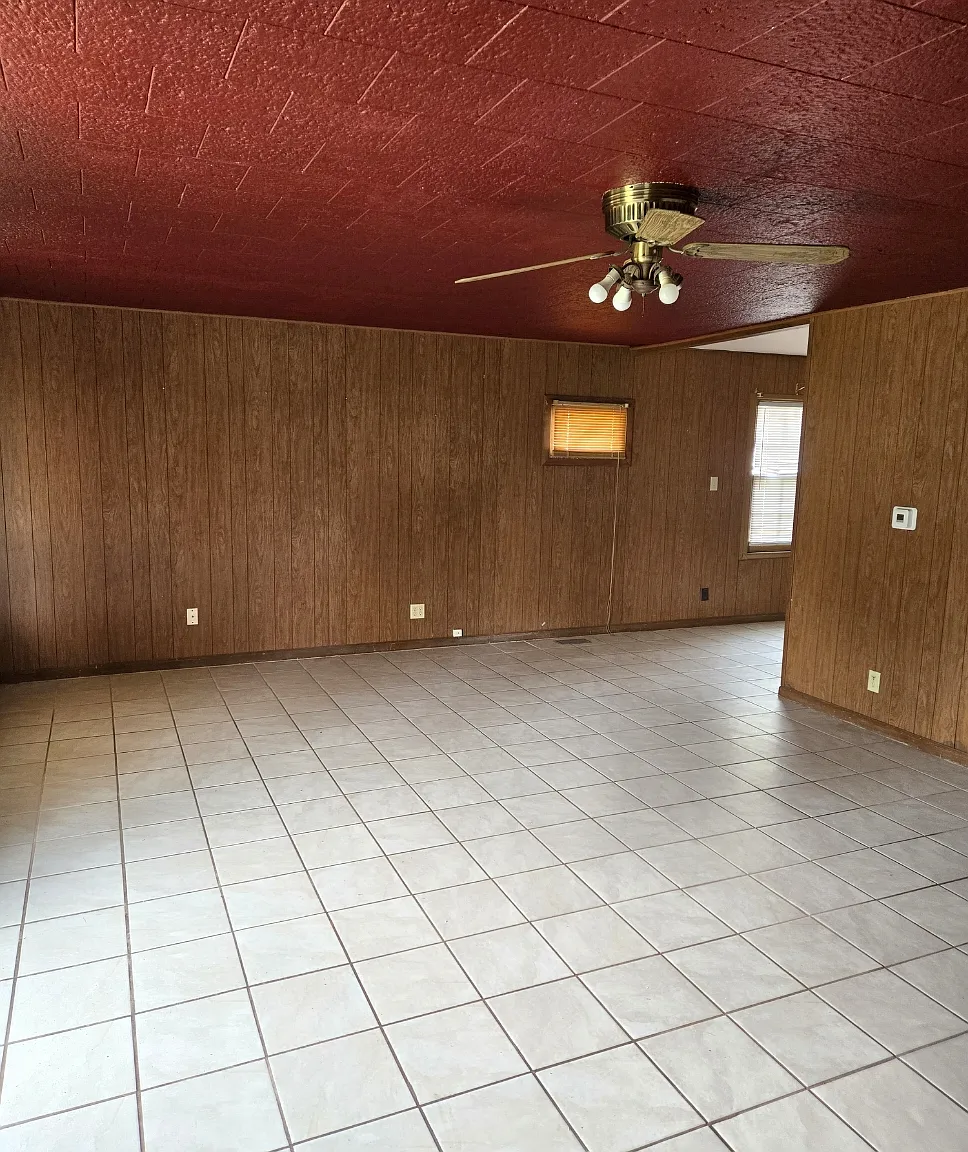 2 bed, 1200 sqft, $995 — Photo 2