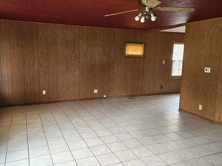 1211 Koehn Dr — Photo 2