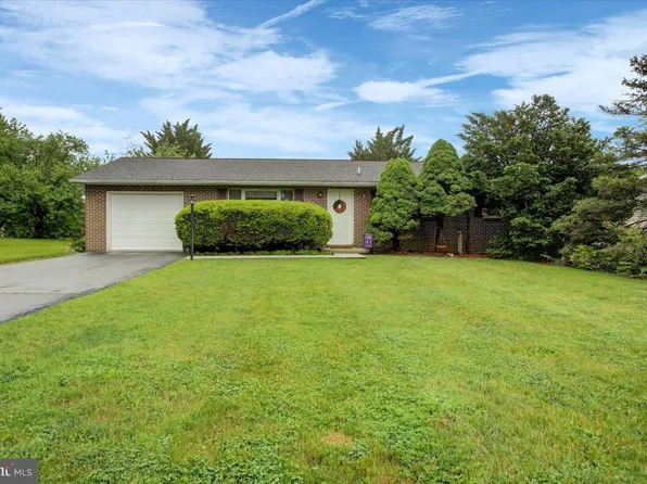 1536 Farm Ln, Greencastle, PA 17225