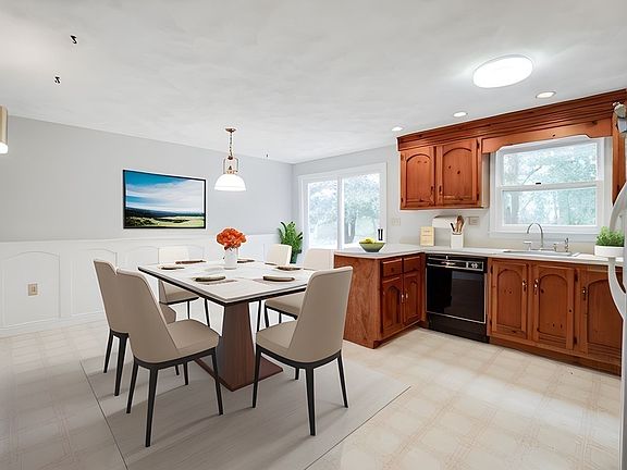 3rd image of 47 Twin Brooks Cir