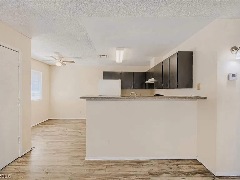 2745 Jennydiane Dr #D — Photo 9