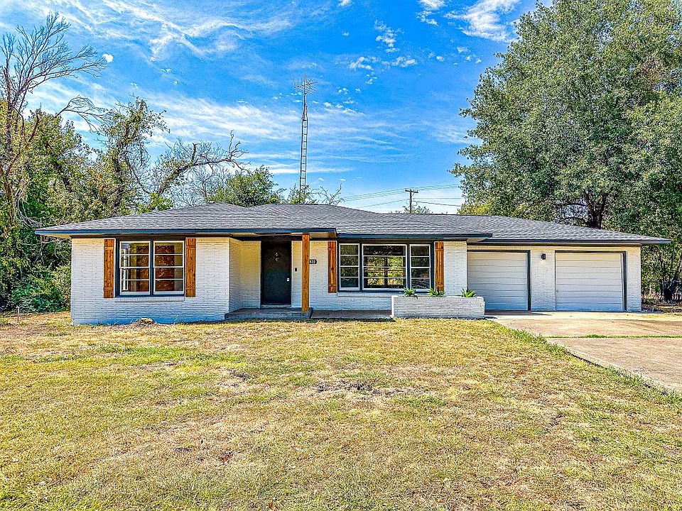 1st image of 2922 College Cir