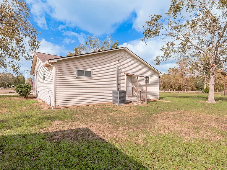 246 FM 405 — Photo 25