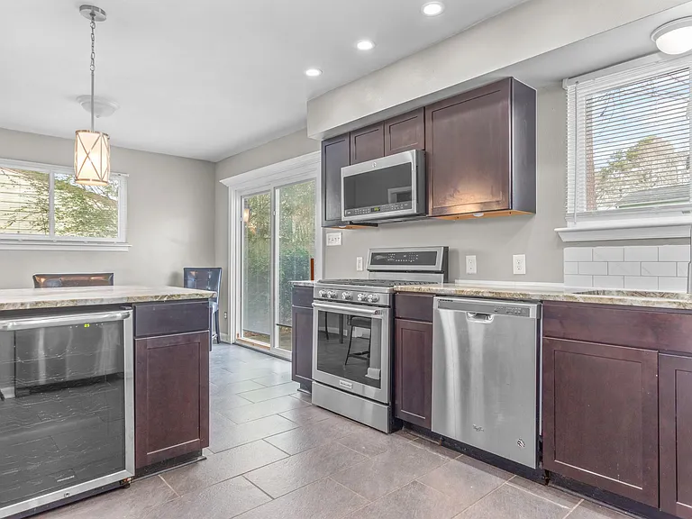 3220 Deer Park Dr — Photo 2