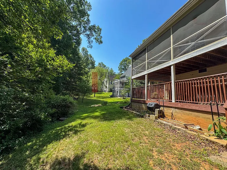 202 Blackthorn Ln — Photo 28